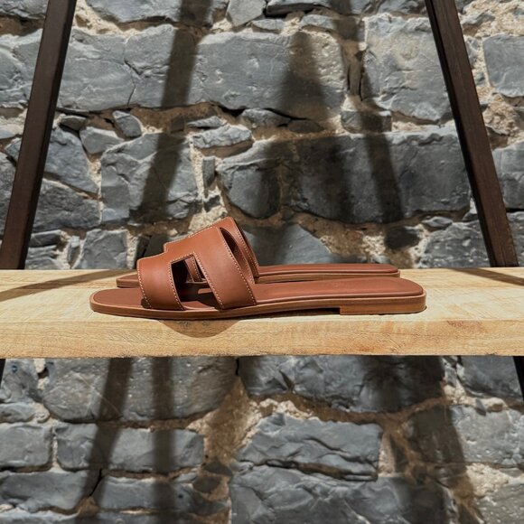 Hermès Gold Leather Oran H Flat Sandals - Picture 3 of 12